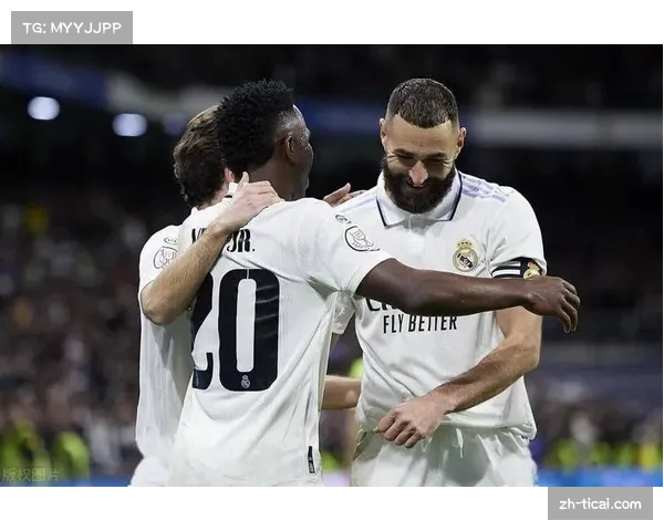 皇马3-0完胜奥萨苏纳，本泽马点射破门