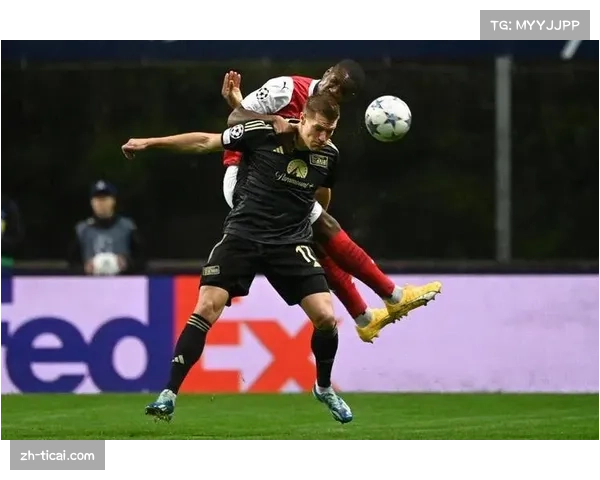 柏林联合进球功臣杜基角球破门后滑跪接受主场欢呼